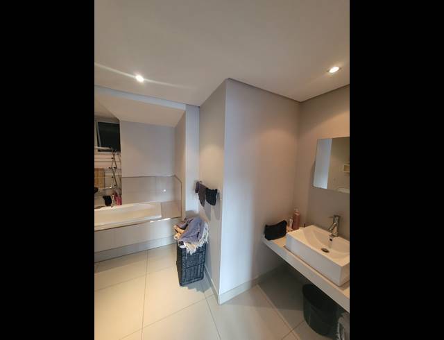 2 BEDROOM APARTMENT RENTED IN CAPE TOWN CITY CENTRE
